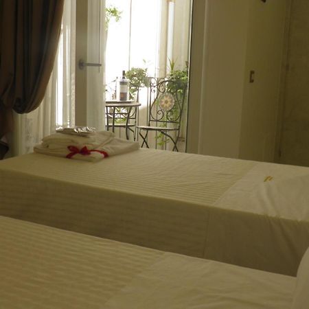 La Dimora Di Re Idomeneo Bed & Breakfast Lecce Bagian luar foto