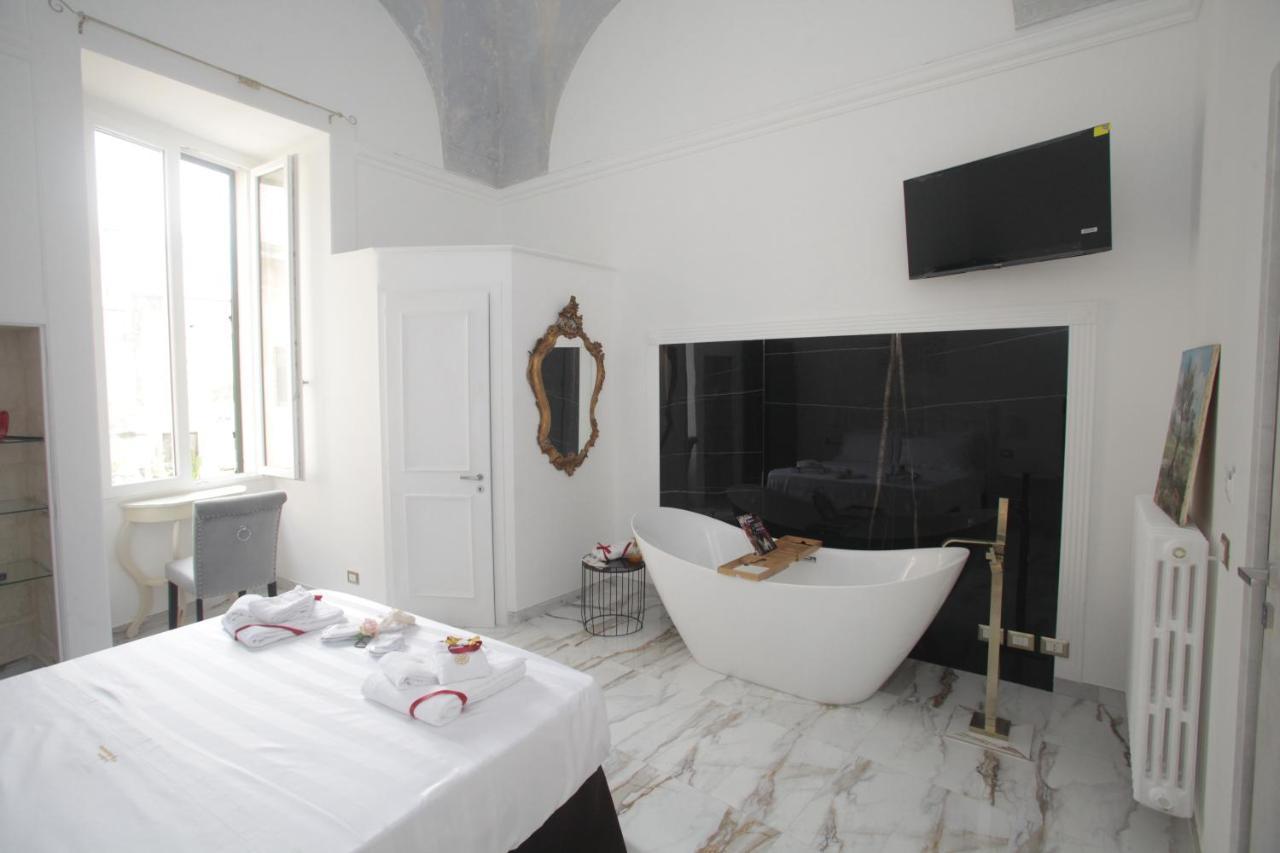 La Dimora Di Re Idomeneo Bed & Breakfast Lecce Bagian luar foto