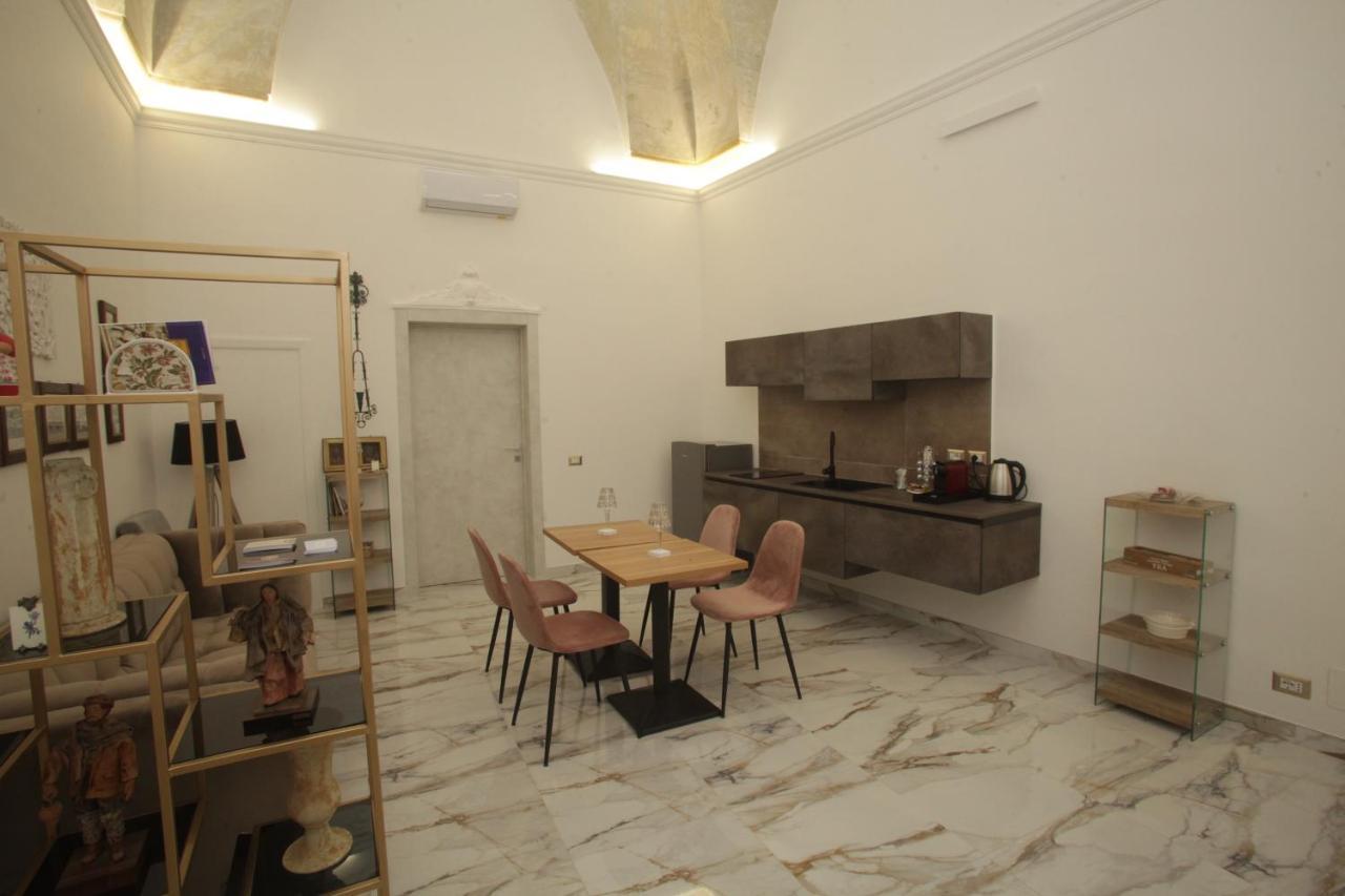 La Dimora Di Re Idomeneo Bed & Breakfast Lecce Bagian luar foto