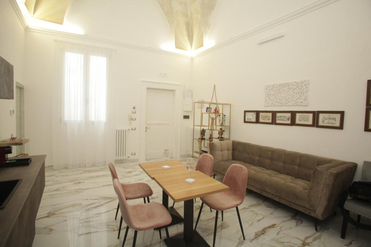 La Dimora Di Re Idomeneo Bed & Breakfast Lecce Bagian luar foto