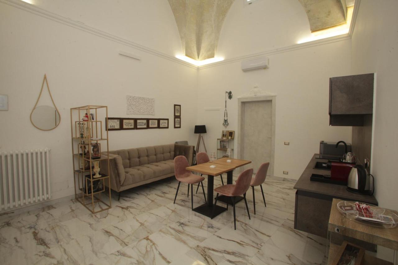 La Dimora Di Re Idomeneo Bed & Breakfast Lecce Bagian luar foto