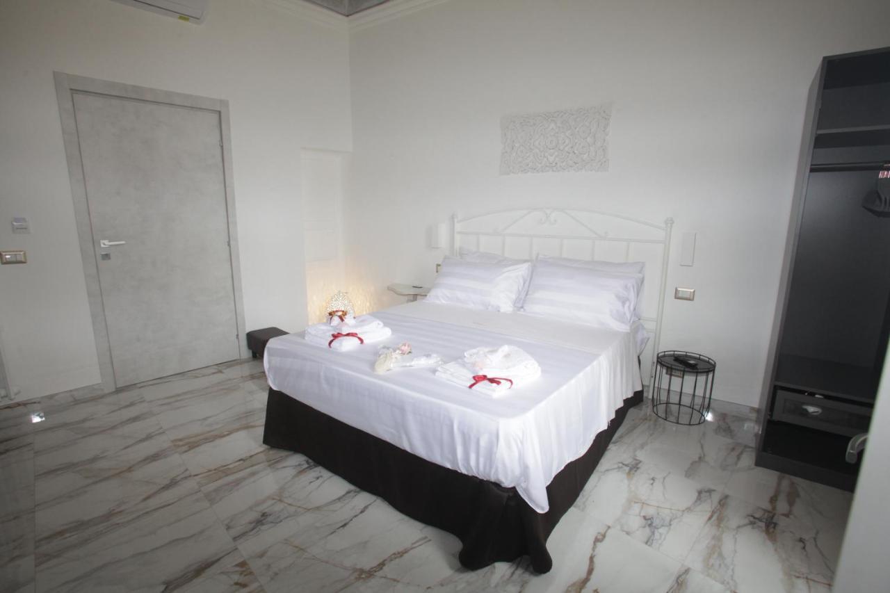 La Dimora Di Re Idomeneo Bed & Breakfast Lecce Bagian luar foto