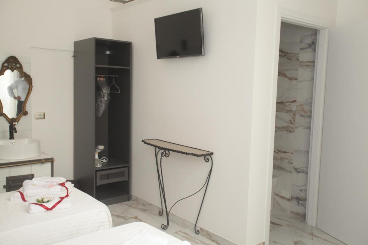 La Dimora Di Re Idomeneo Bed & Breakfast Lecce Bagian luar foto
