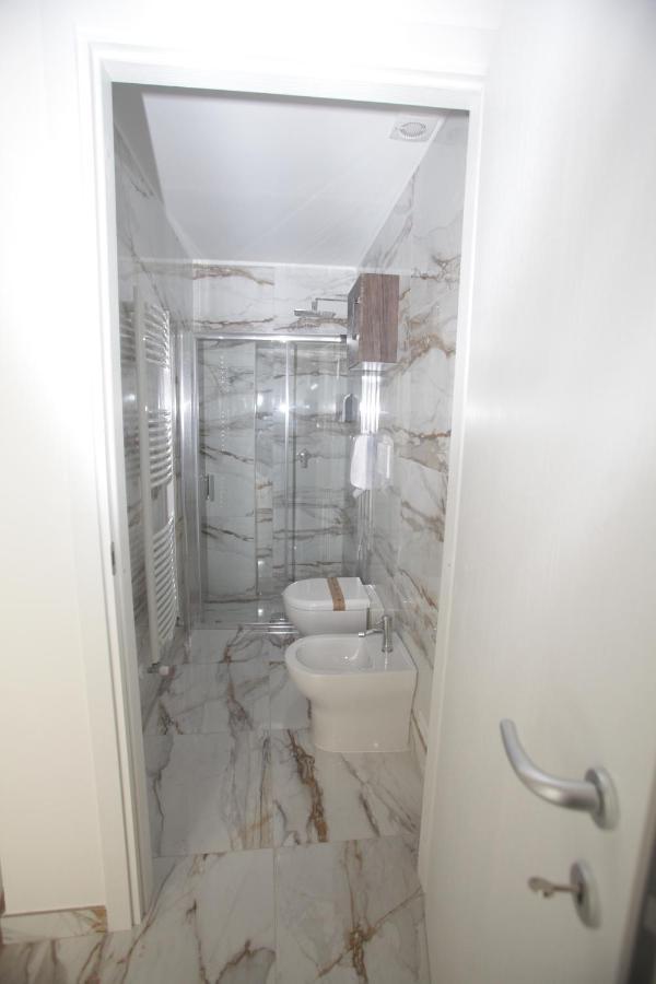 La Dimora Di Re Idomeneo Bed & Breakfast Lecce Bagian luar foto