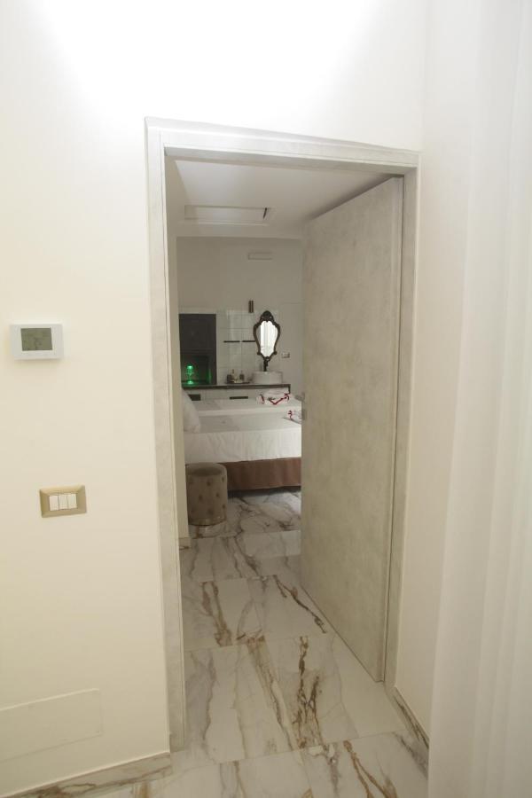 La Dimora Di Re Idomeneo Bed & Breakfast Lecce Bagian luar foto