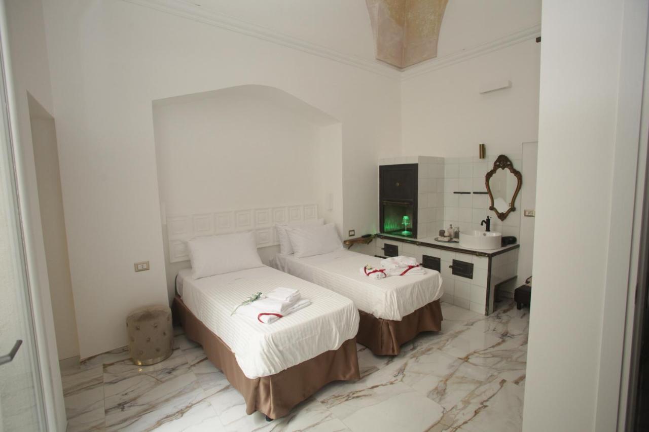 La Dimora Di Re Idomeneo Bed & Breakfast Lecce Bagian luar foto