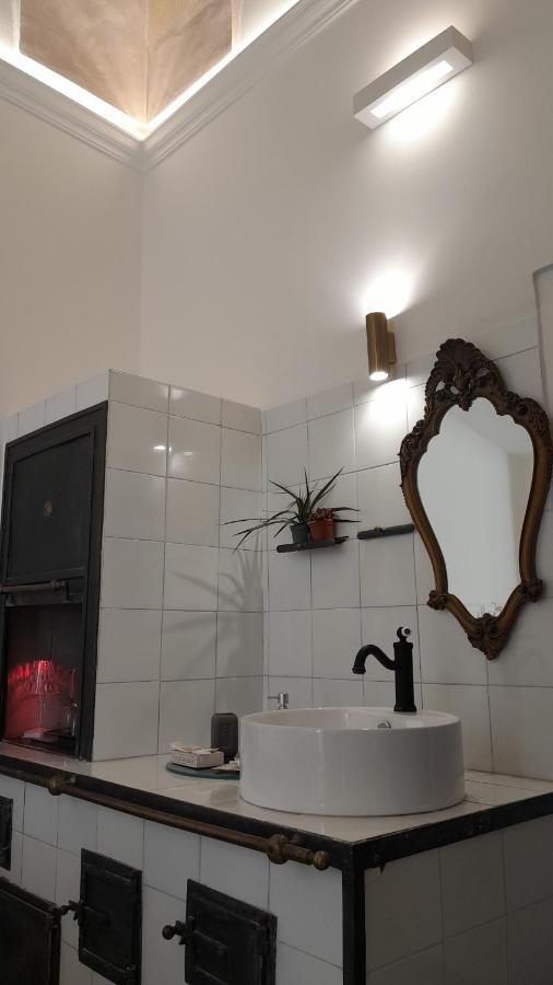 La Dimora Di Re Idomeneo Bed & Breakfast Lecce Bagian luar foto