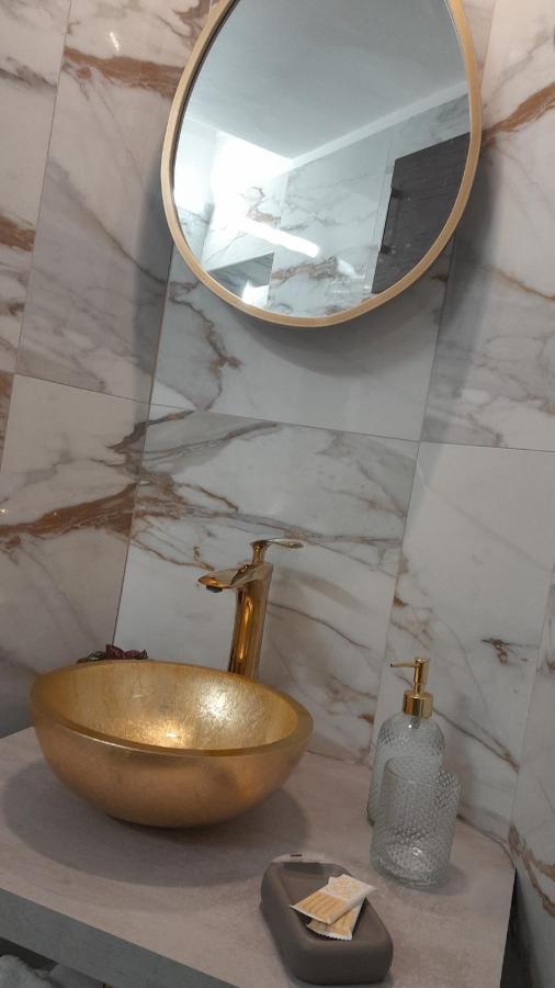 La Dimora Di Re Idomeneo Bed & Breakfast Lecce Bagian luar foto