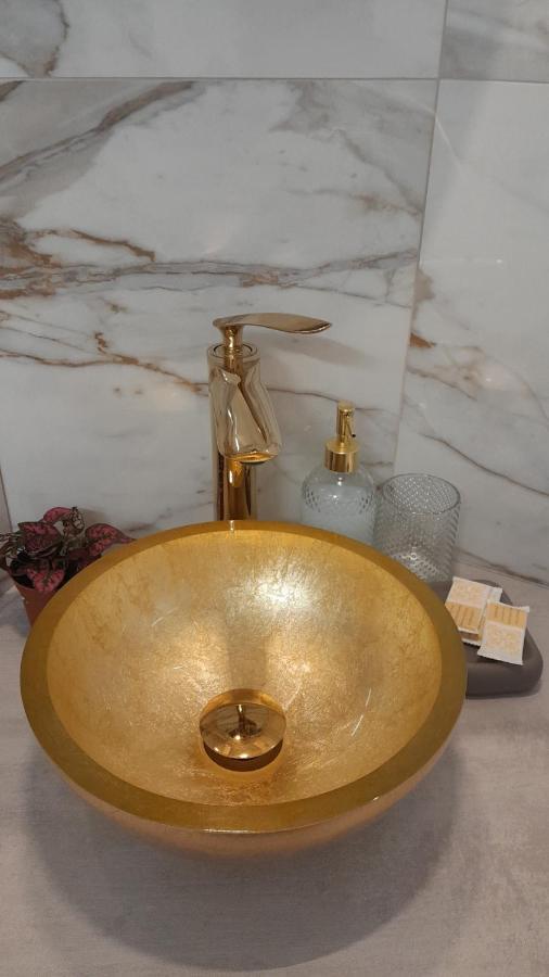La Dimora Di Re Idomeneo Bed & Breakfast Lecce Bagian luar foto