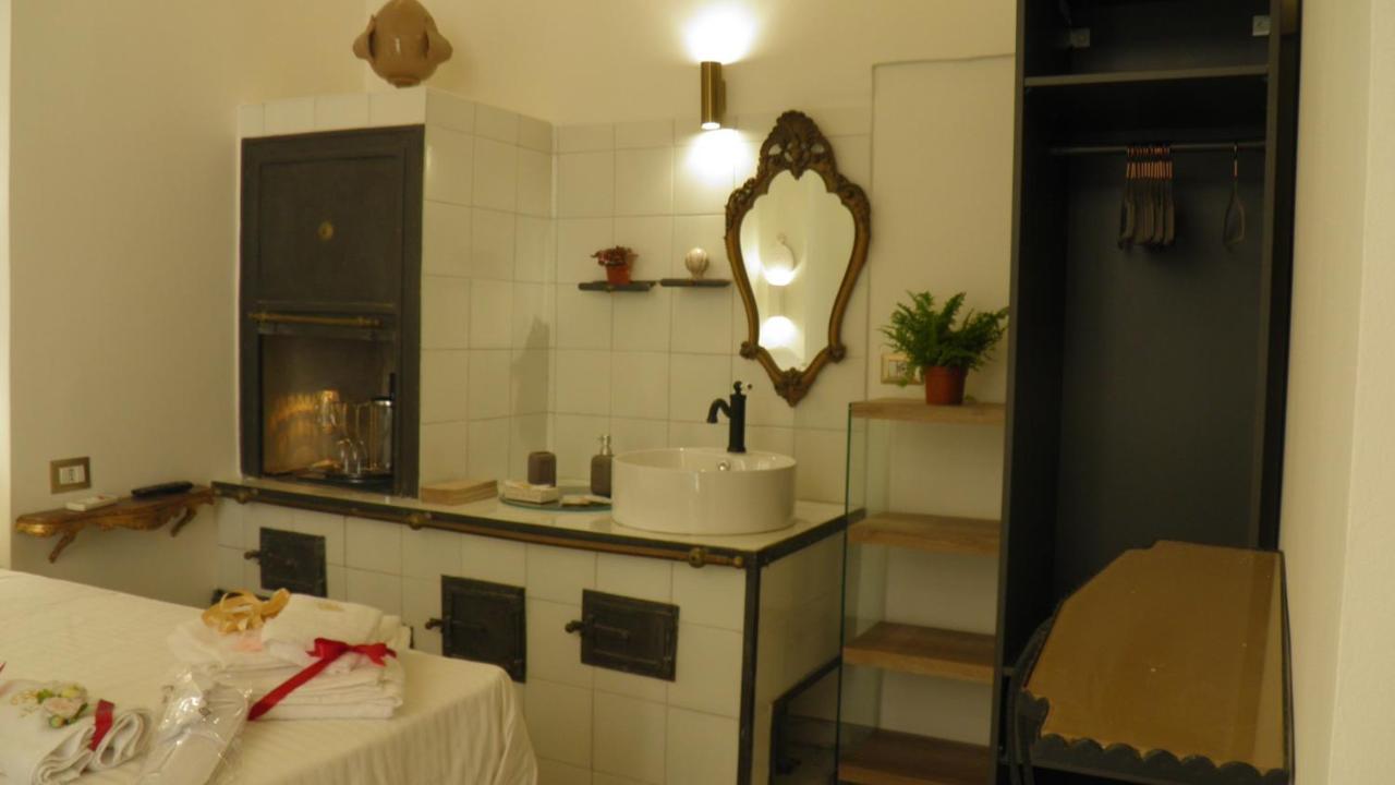 La Dimora Di Re Idomeneo Bed & Breakfast Lecce Bagian luar foto