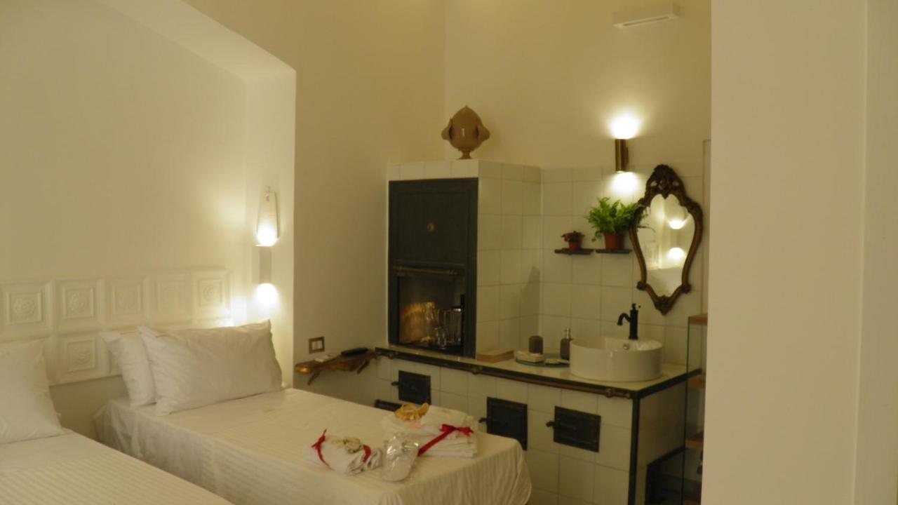 La Dimora Di Re Idomeneo Bed & Breakfast Lecce Bagian luar foto