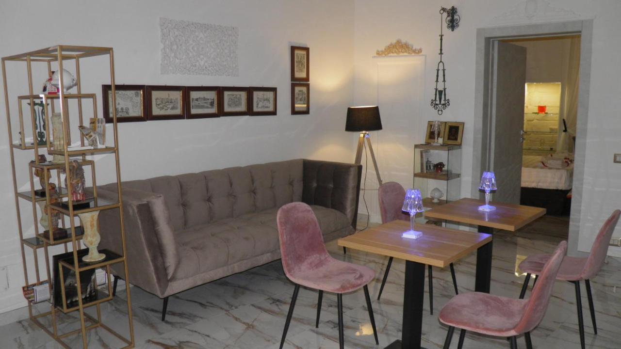 La Dimora Di Re Idomeneo Bed & Breakfast Lecce Bagian luar foto