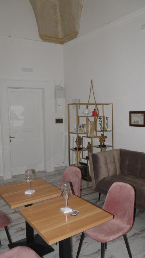 La Dimora Di Re Idomeneo Bed & Breakfast Lecce Bagian luar foto