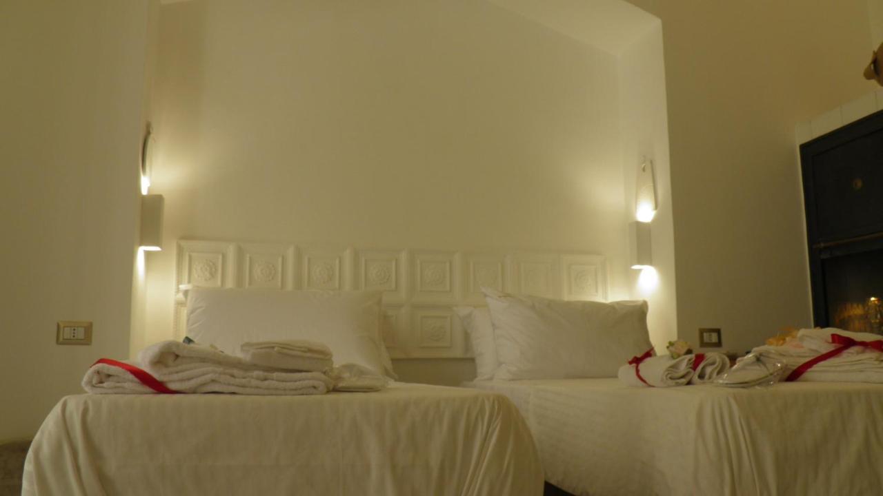 La Dimora Di Re Idomeneo Bed & Breakfast Lecce Bagian luar foto