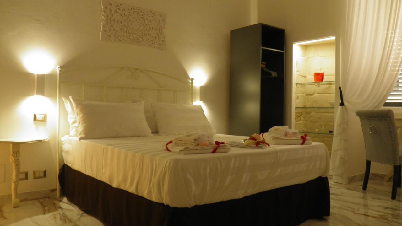 La Dimora Di Re Idomeneo Bed & Breakfast Lecce Bagian luar foto