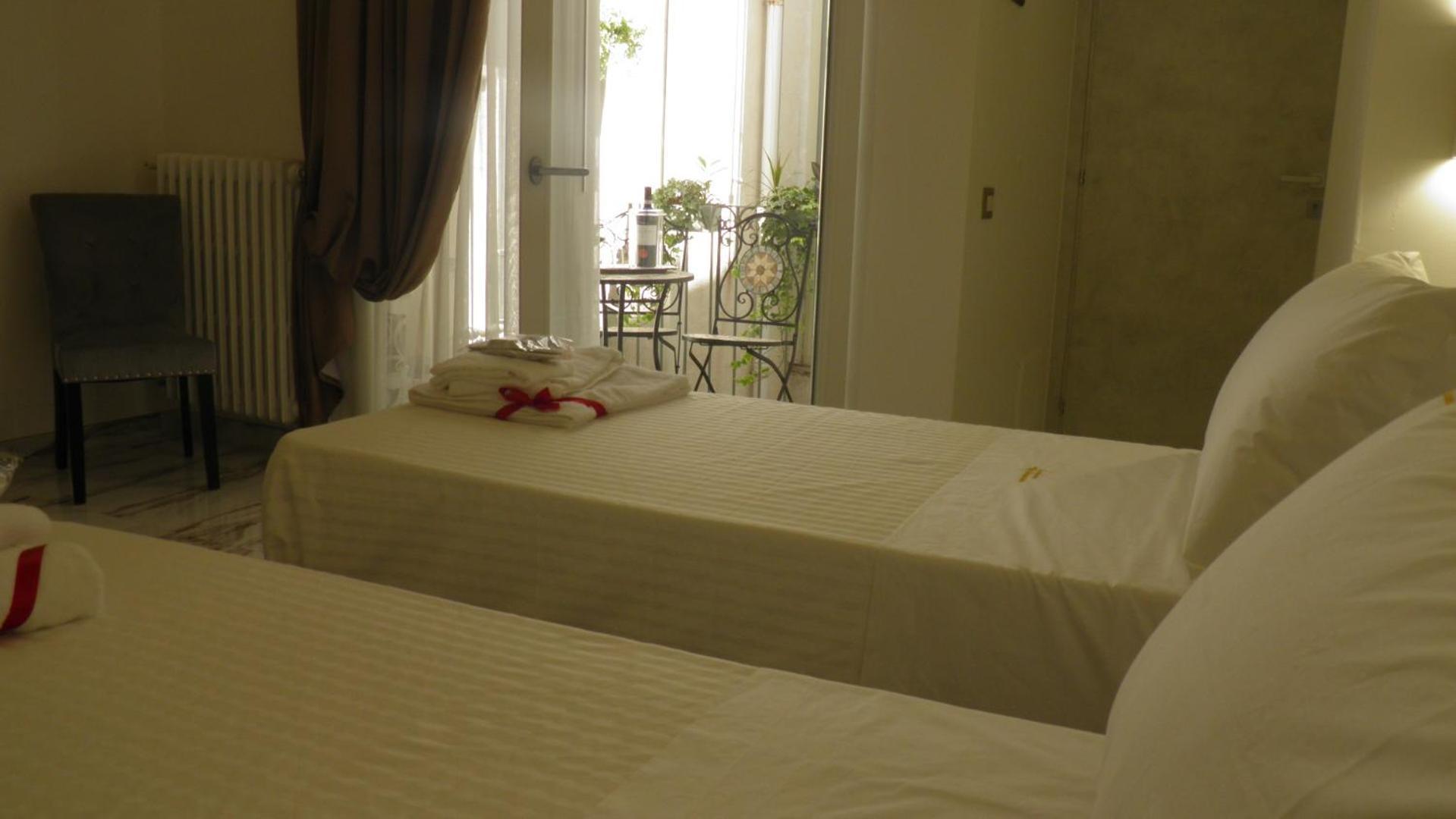 La Dimora Di Re Idomeneo Bed & Breakfast Lecce Bagian luar foto