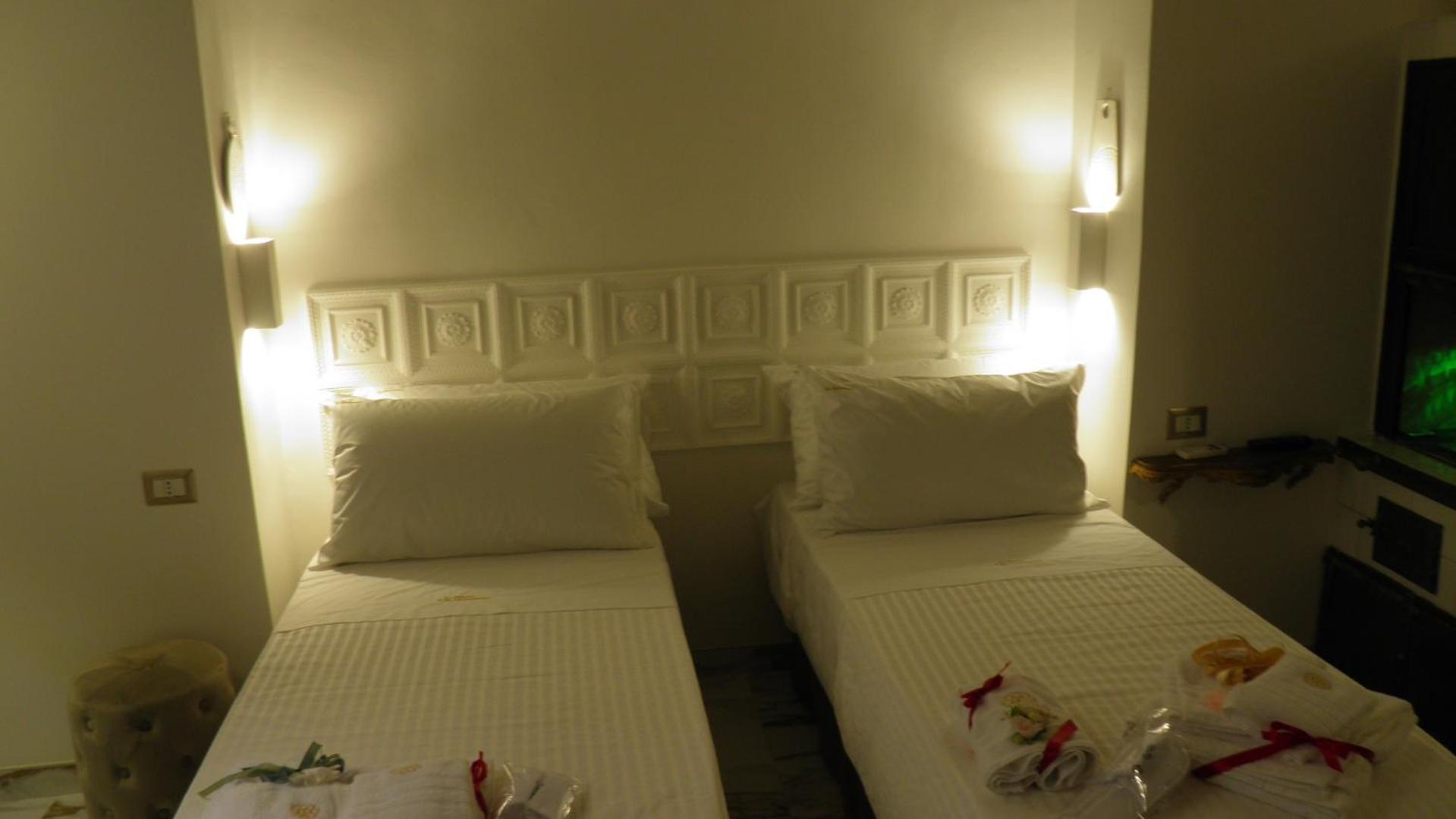 La Dimora Di Re Idomeneo Bed & Breakfast Lecce Bagian luar foto