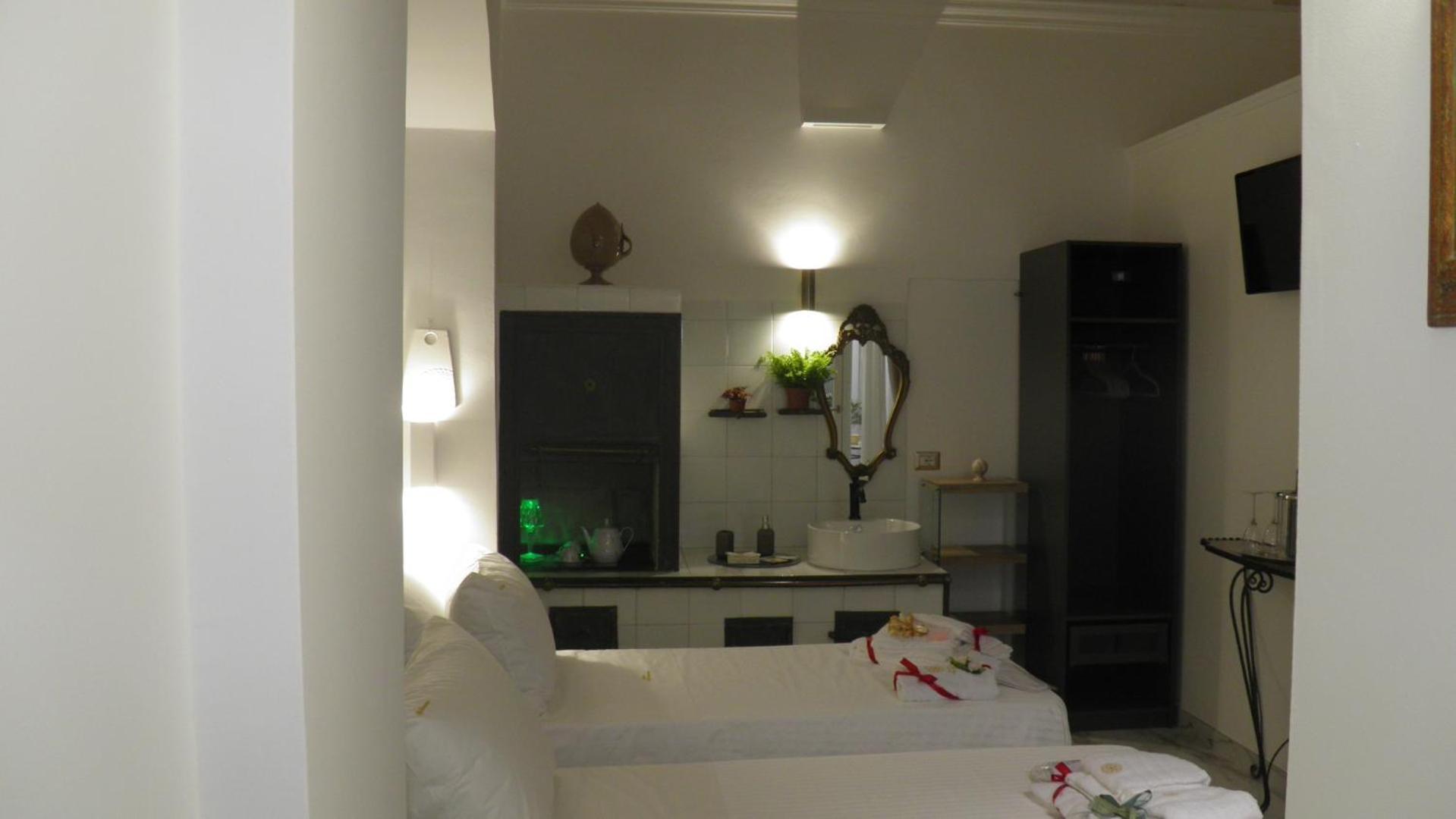 La Dimora Di Re Idomeneo Bed & Breakfast Lecce Bagian luar foto