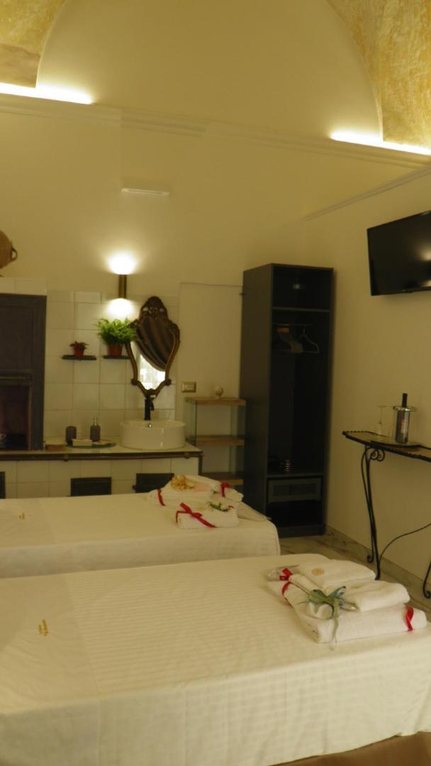 La Dimora Di Re Idomeneo Bed & Breakfast Lecce Bagian luar foto