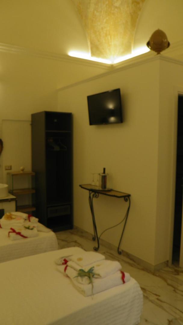 La Dimora Di Re Idomeneo Bed & Breakfast Lecce Bagian luar foto